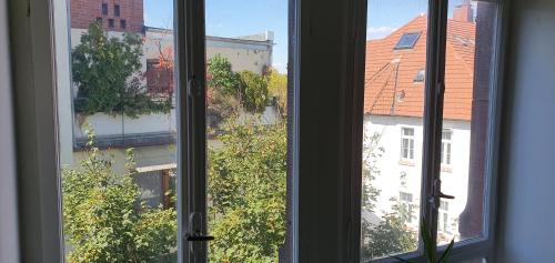 an open window with a view of a building at coLodging Mannheim - private rooms & kitchen in Mannheim