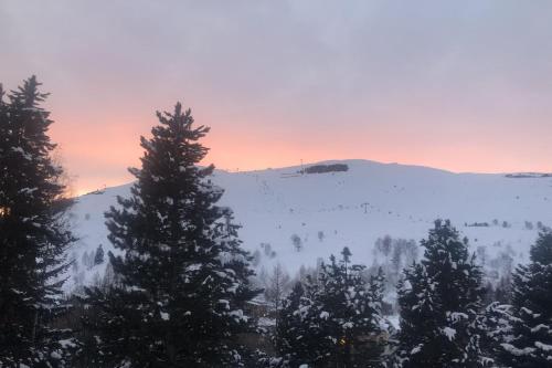 Photo de la galerie de l'établissement T2 Mountain with Pool & Direct Access to Slopes, à Les Deux Alpes