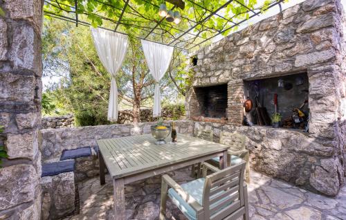 Lovely Home In Malinska With Wifi