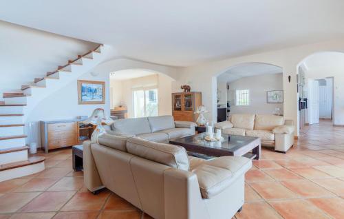 Posezení v ubytování Lovely Home In Sainte-Maxime With Wifi