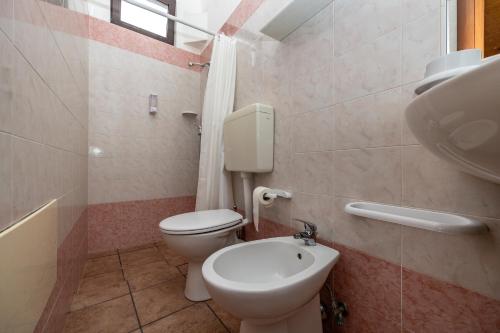 a bathroom with a toilet and a sink at Antica Dimora Marinelli in Ficarra