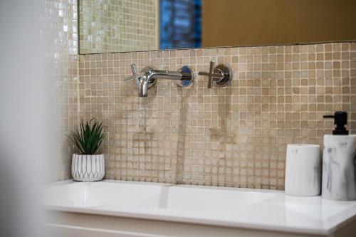 a bathroom with a sink with a faucet at Casa delle Note in Modena