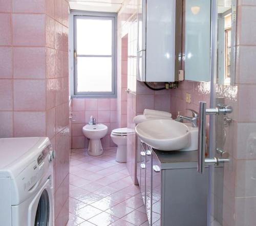 Ένα μπάνιο στο PANTHEON LARGE APARTMENT IN THE HEART OF ROME s