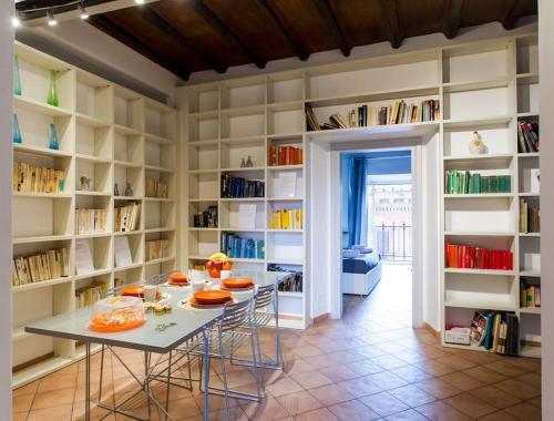 PANTHEON LARGE APARTMENT IN THE HEART OF ROME s