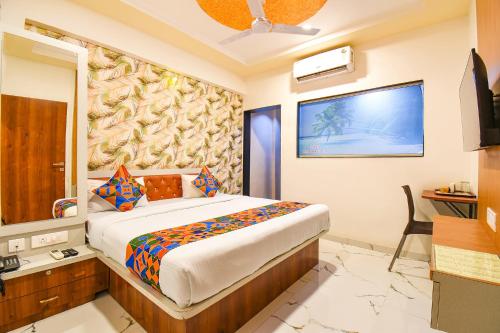Postel nebo postele na pokoji v ubytování FabHotel Prime Kharadi Residency - Nr - World Trade Center Pune