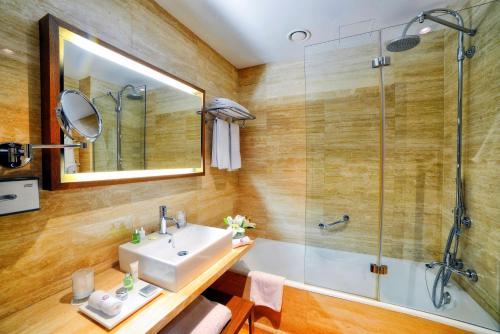 NH Collection Madrid Palacio de Tepa Image