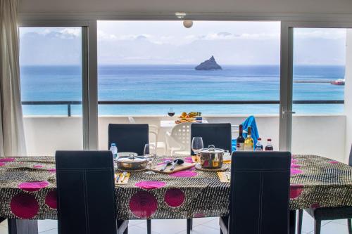 Sky Mariposa sospesa sul mare