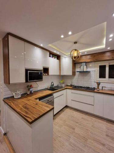 New Cairo Luxurious Apartment with Wide Garden View