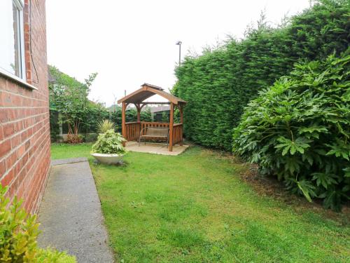 Taman di luar Cedar Cottage