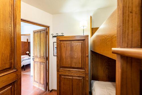 Ένα ή περισσότερα κρεβάτια σε δωμάτιο στο Flat with Garden in Courmayeur - Happy Rentals