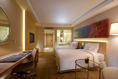 Postel nebo postele na pokoji v ubytování DoubleTree By Hilton Kuala Lumpur