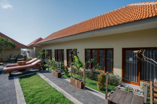 Κήπος έξω από το Pandawa Beach Homestay 1