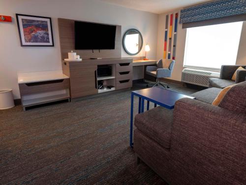 a living room with a couch and a tv at Hampton Inn Norton, Va in Norton