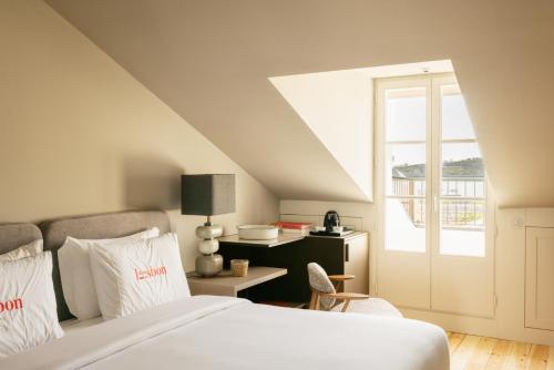 a bedroom with a bed and a window at Dare Lisbon River in Lisbon