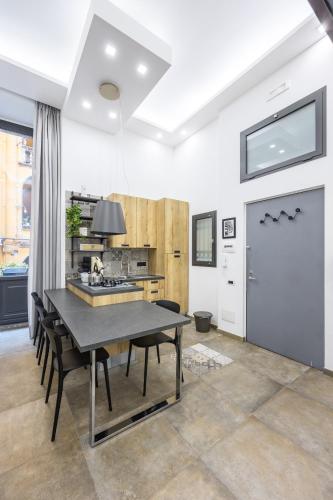 Industrial Apartment 2 Camere 2 Bagni Palazzo Mormando Napoli Centro Storico