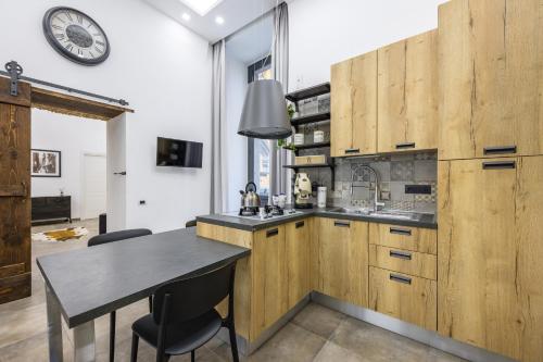 Industrial Apartment 2 Camere 2 Bagni Palazzo Mormando Napoli Centro Storico