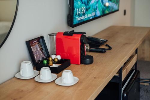 Kemudahan buat kopi dan teh di Peakture Hotel Balvanyos