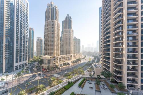 Modern 2BR I Partial Burj Khalifa & Boulevard View