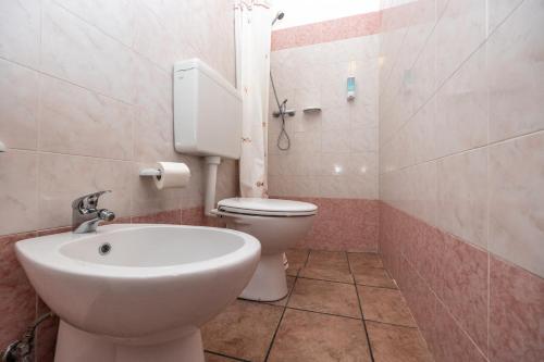 a bathroom with a toilet and a sink at Antica Dimora Marinelli in Ficarra