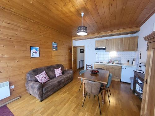 Charmant studio 4 pers, accès parking direct, proche pistes et services - FR-1-266-194