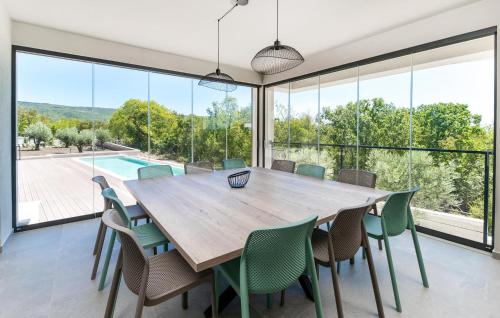 Πισίνα στο ή κοντά στο Beautiful Home In Burjaki With Sauna