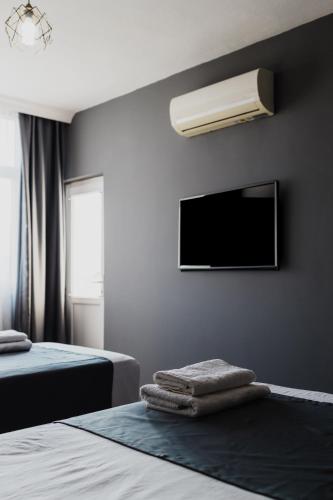 Ένα ή περισσότερα κρεβάτια σε δωμάτιο στο Arısan Otel