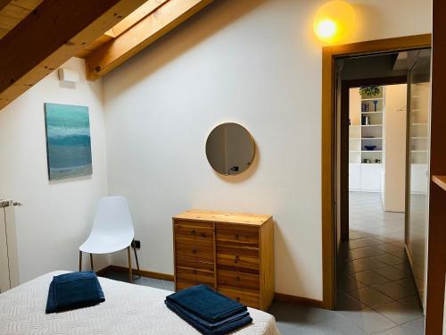 Fotografia z galérie ubytovania BLUE LAKE APARTMENT 20m from the lake with box v destinácii Colico