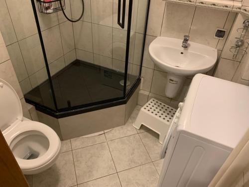 Koupelna v ubytování Apartament na zielonym Nowolipiu