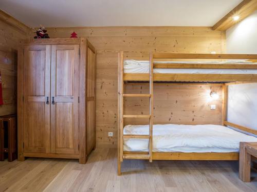 a bedroom with two bunk beds and a closet at Appartement rénové à Méribel, proche pistes, balcon, 4 couchages - FR-1-355-108 in Méribel