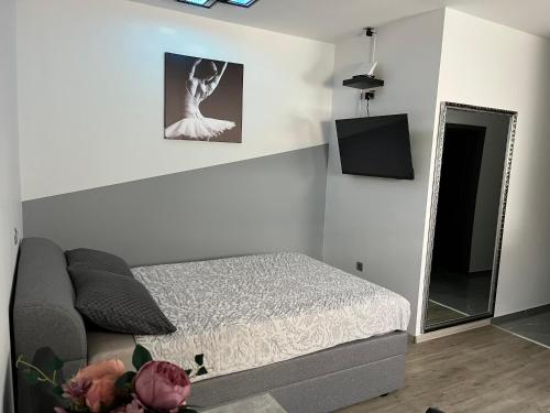 Ένα ή περισσότερα κρεβάτια σε δωμάτιο στο ApartmaSLB