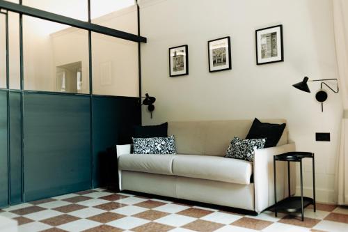 a living room with a couch and a checkered floor at La Portesina Mantova in Mantova