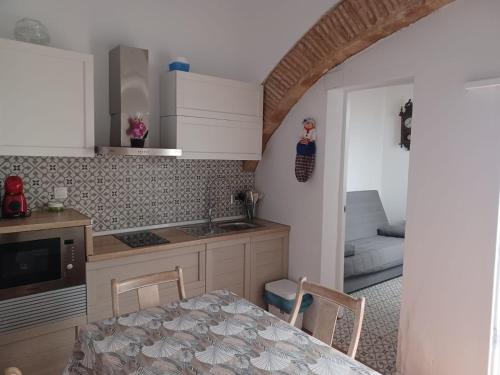 a kitchen with a table and a dining room at Casa Maranaty in Vejer de la Frontera