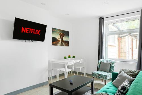 a living room with a couch and a table at Stanion Luxurious 3 Bedroom Modern House Northamptonshire, Double, Twins, Single, Free Parking, Free Wi-Fi, Pets, Up to 8 Sleeps, 4 Smart TVs in Corby