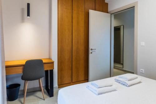 Katil atau katil-katil dalam bilik di Toumba apartments