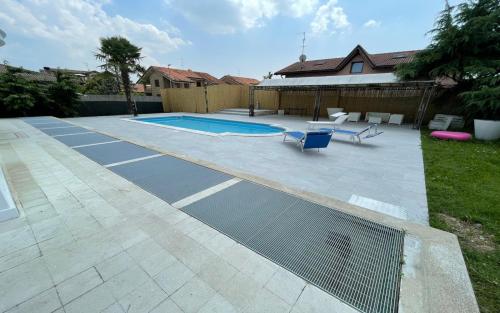 Villa Danielaの敷地内または近くにあるプール