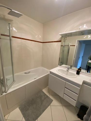 Photo de la galerie de l'établissement Spacieux 3 pièces sur jardin, à Ivry-sur-Seine