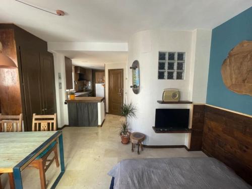 Chic & Practical Studio, 5 min to center & beach