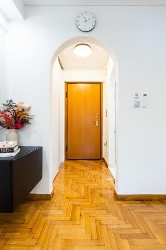 Bright and Stylish Apartment in Palaio faliro