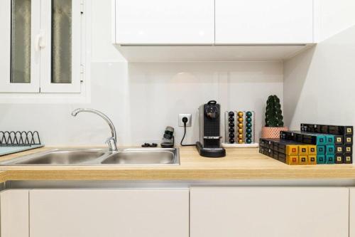 Bright and Stylish Apartment in Palaio faliro