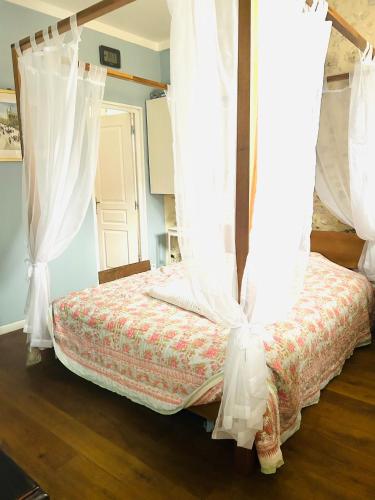 Maison d'hôtes L'ormerie- Au coeur de la ville médiévale