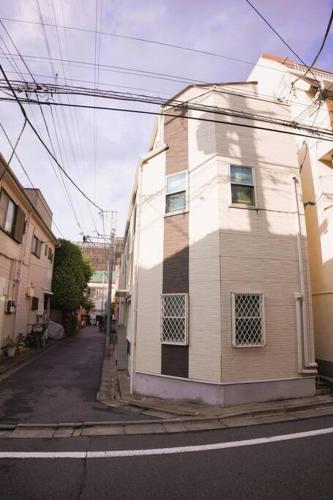 全新设备设施 3层102平方独栋洋房4室1厅2卫2个洗澡间 厨房完备 交通便利