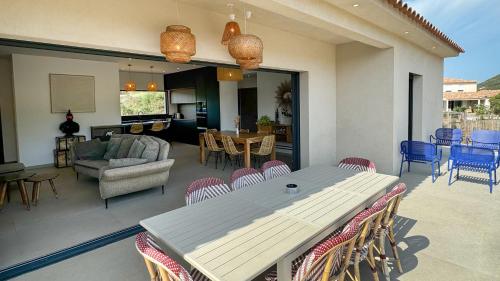 ภาพในคลังภาพของ Casa Cagna Piscine et jacuzzi ในฟิการี