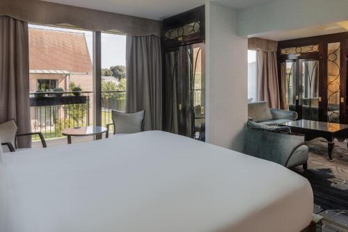 Letto o letti in una camera di Hilton London Syon Park