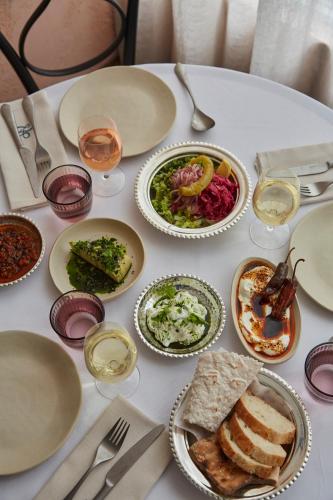 Jídlo v hotelu nebo okolí