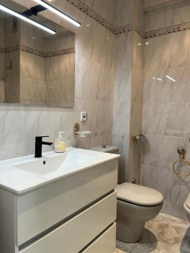Ένα μπάνιο στο Aparment villaverde