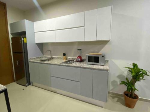 Dapur atau dapur kecil di Impecable loft, terraza, alberca, cerca de playa