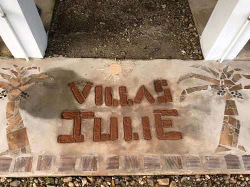 a sign that says virtualiable on a sidewalk at Villas Julie in Tela