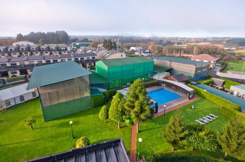 an aerial view of a building with a swimming pool at Hotel Auditorio Santiago & Spa in Lugo