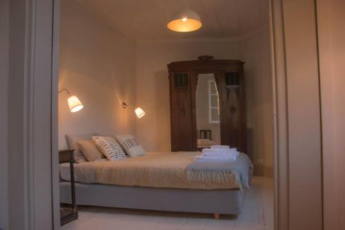 a bedroom with a bed with a large mirror at Douro Bay House in Riba Douro