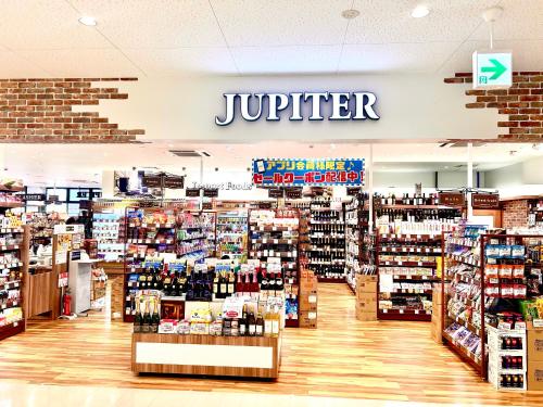 Supermarket nebo jiné obchody v  apartmánu nebo okolí